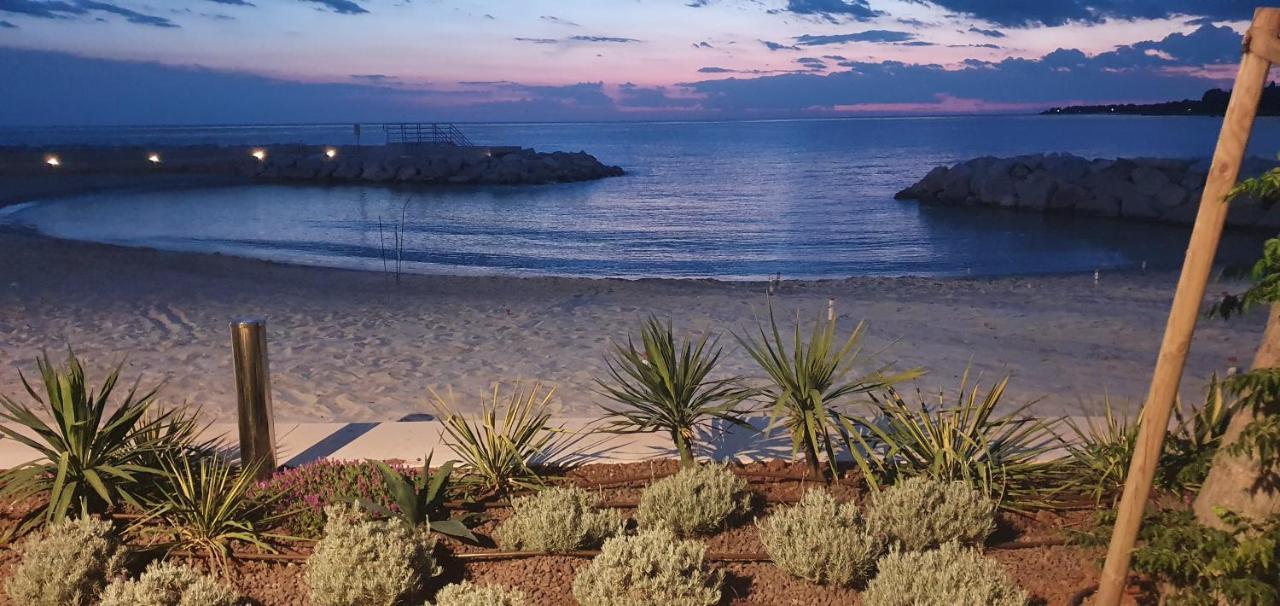 New!!! New Riva Luxury One - With Sunny Terrace & Big Garden Apartamento Poreč Exterior foto