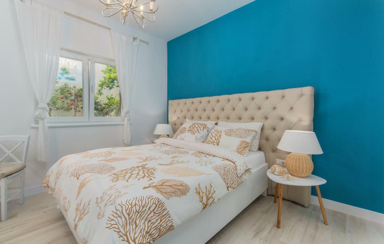 New!!! New Riva Luxury One - With Sunny Terrace & Big Garden Apartamento Poreč Exterior foto